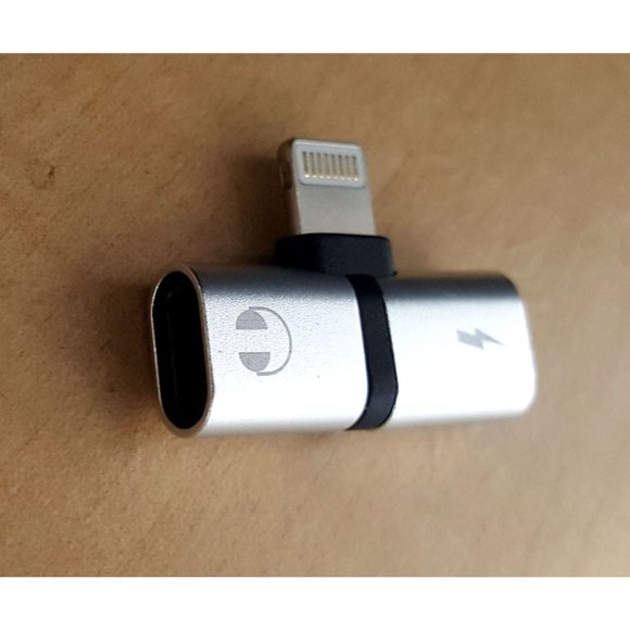iPhone Audio and Charge 2 in 1 Adaptor - Silver - Picture 5 of 5